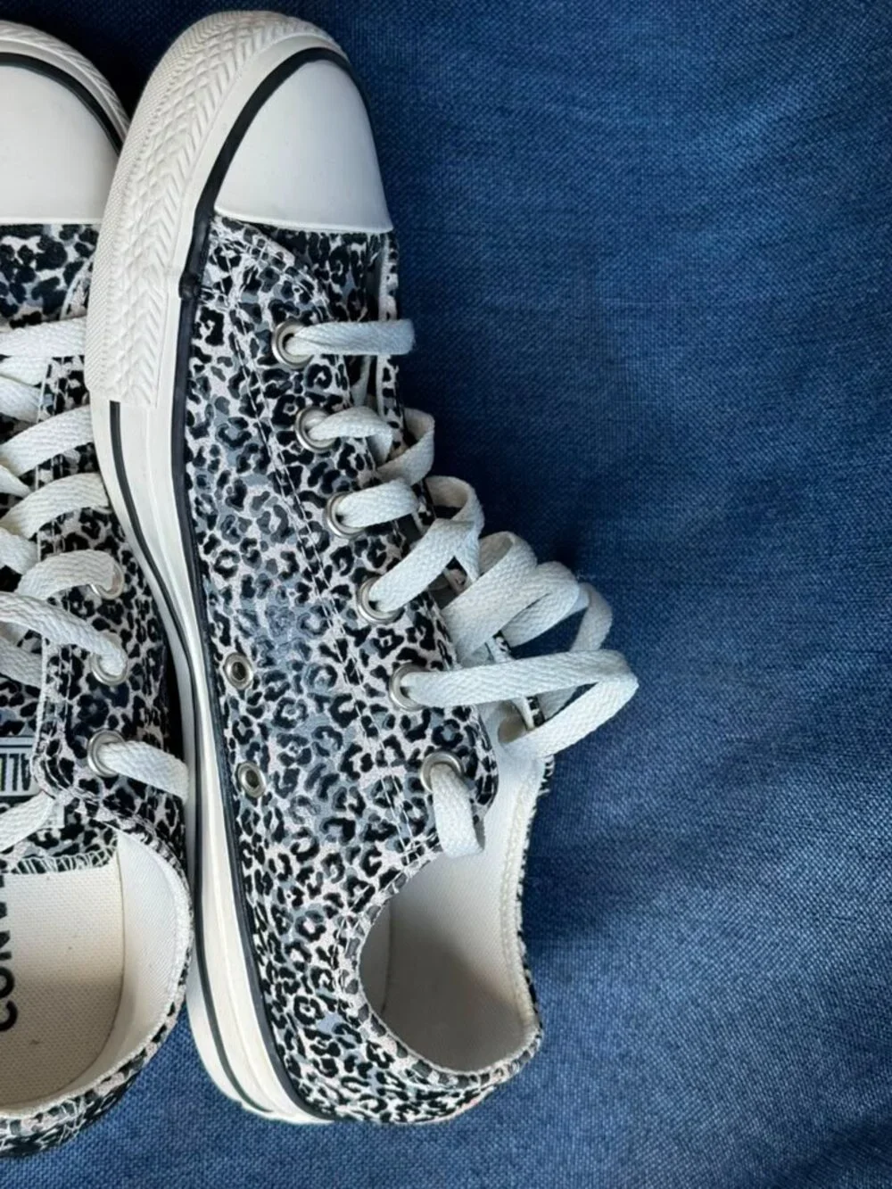 Size Women 9.5 Men 7.5 - Converse Chuck Taylor Low Leopard Print Sneakers - Picture 7 of 8